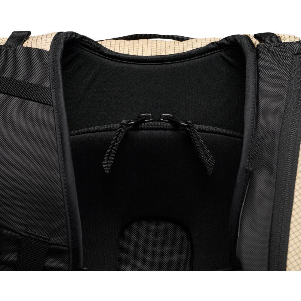 Black Diamond Dawn Patrol 25 Backpack (2025)(White Oak) inner zipper