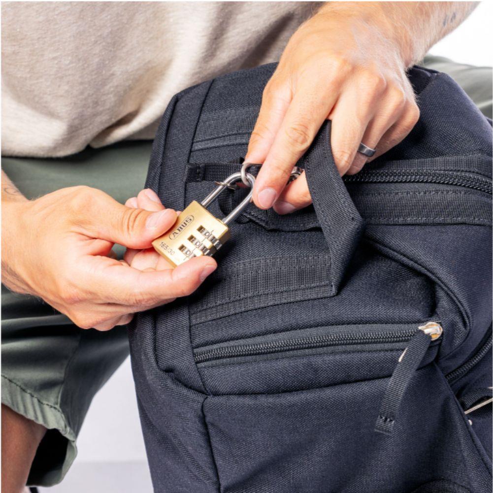 Bach Dr. Duffel 30L (Black) lock