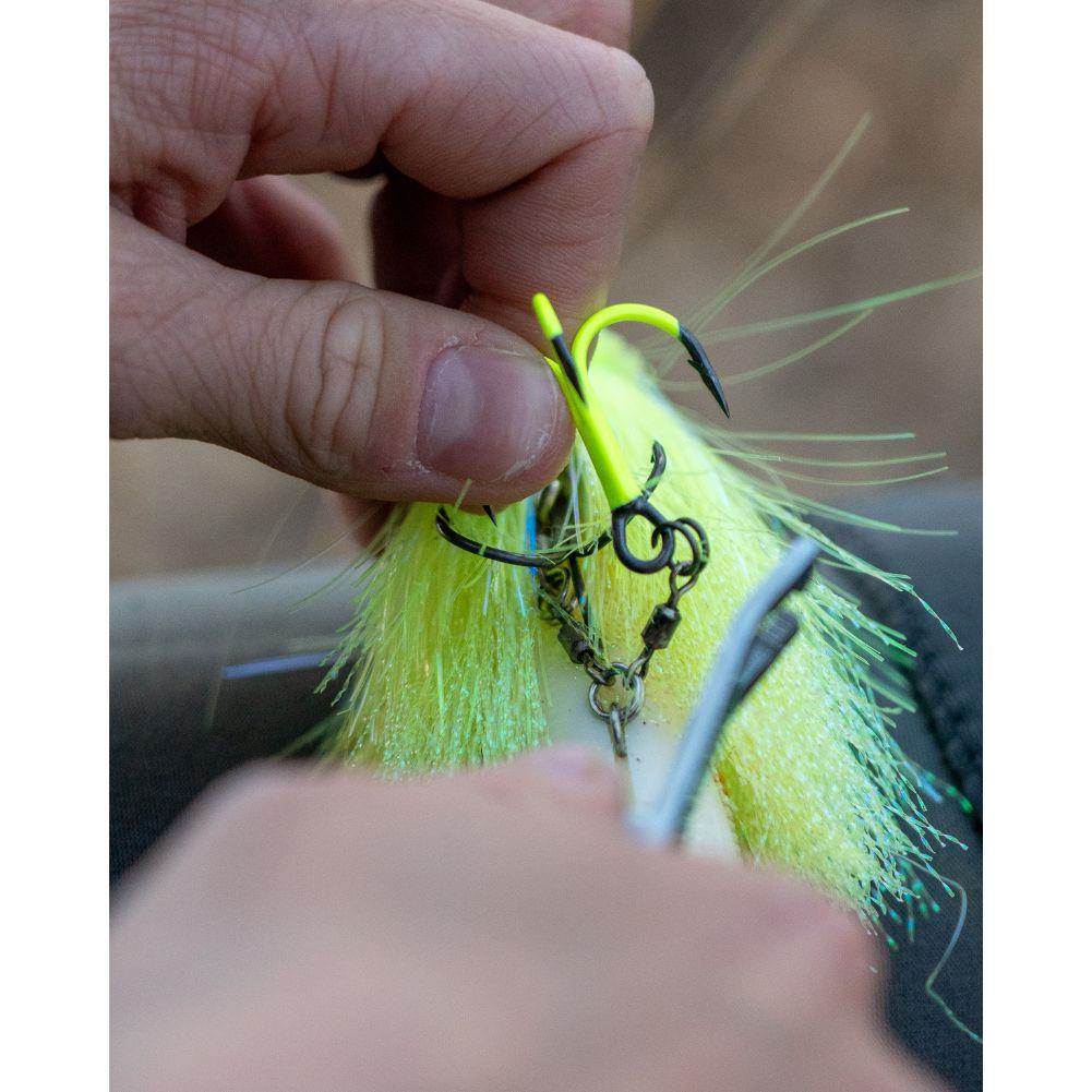 VMC 4551 UV Assorted Round Strong 3/0 Treble Hook x4 yellow