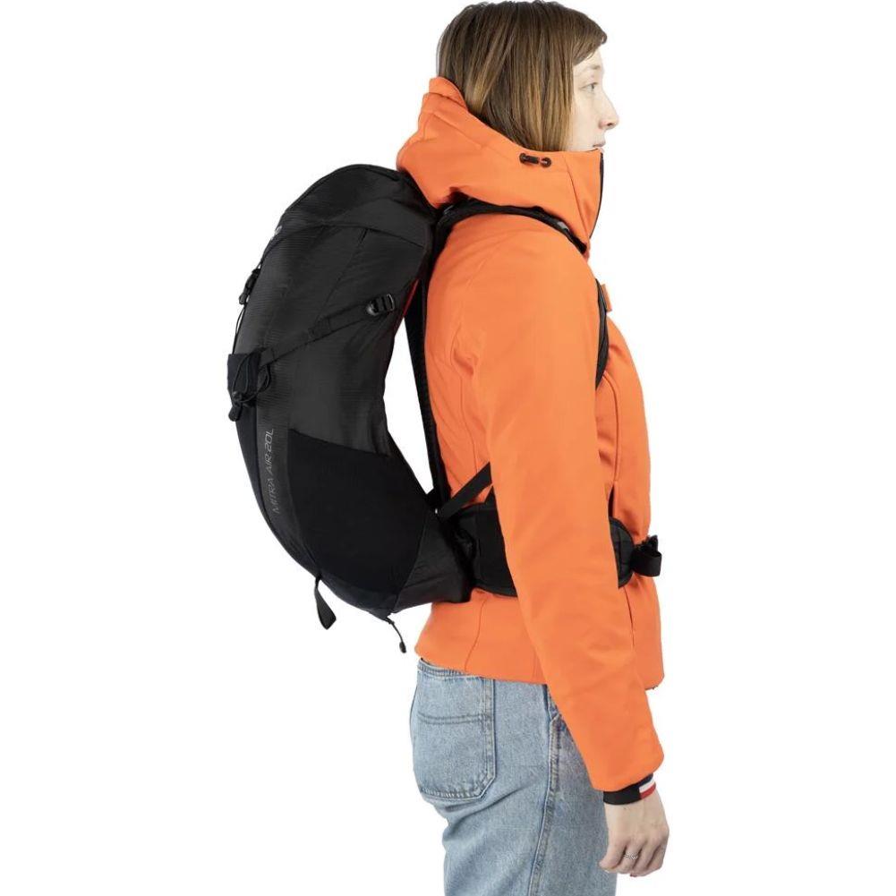 Vango Mitra Air 20L Day Pack (Black) side person