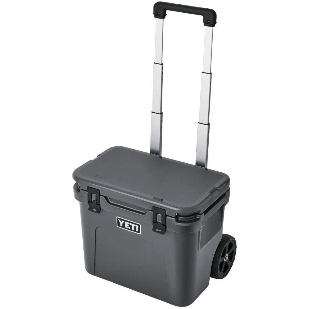 Yeti Roadie 32 Wheeled Cool Box (Charcoal) handle
