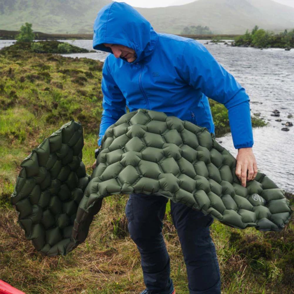 Highlander Nap-Pak Inflatable Sleeping Mat (Deep Blue) hold