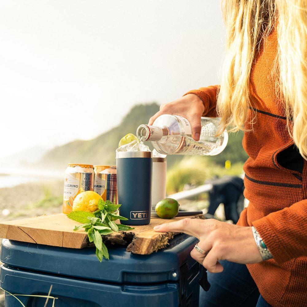 Yeti Rambler 10 oz (295 ml) Tumbler (Olive/King Crab Orange) pour
