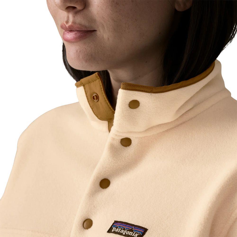 Patagonia Women's Lightweight Synchilla Snap-T Fleece Pullover (Natural) collar