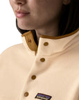 Patagonia Women's Lightweight Synchilla Snap-T Fleece Pullover (Natural) collar