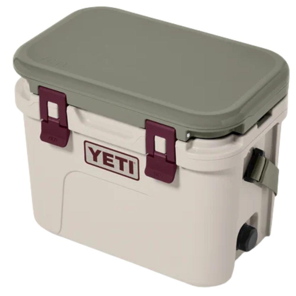 Yeti Roadie 15 Cool Box (Cape Taupe/Pampa) Closed