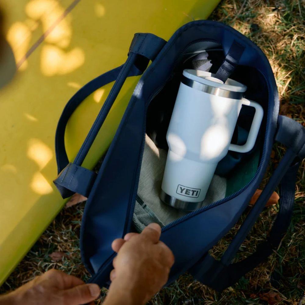 Yeti Rambler 20 oz (591 ml) Travel Mug With Leakproof Stronghold Lid (Pampa Green) bag